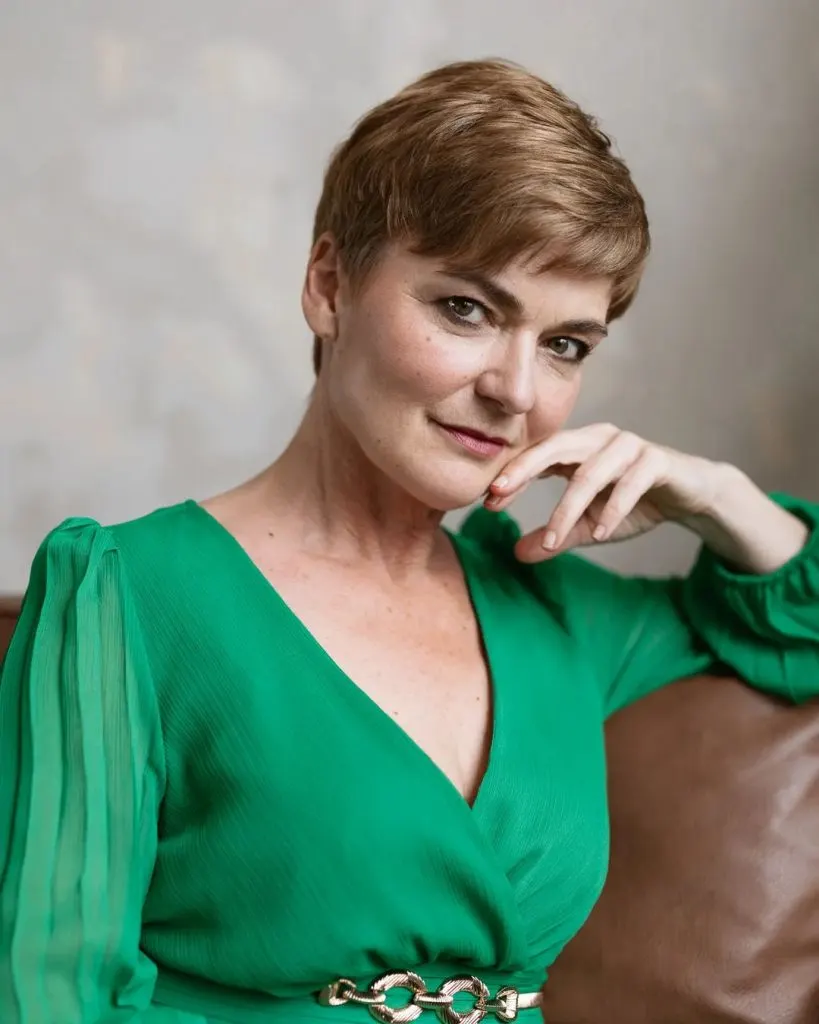 short hairstyle for diamond shaped face