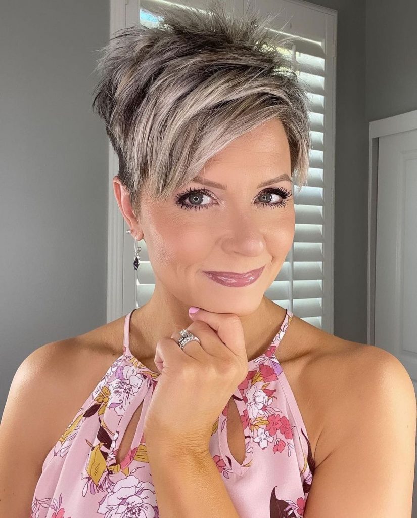 short hairstyle for women over 40