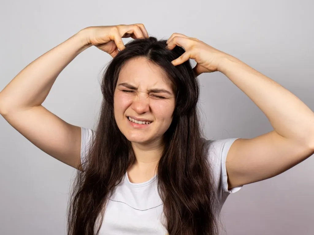 woman with itchy scalp