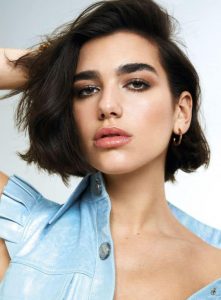 The '90s Bob Is The Effortless Style Adored By Celebrities