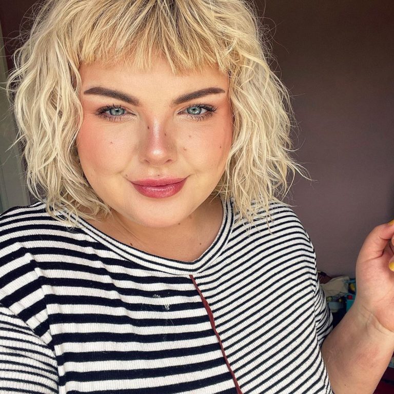 20 Short Fluffy Haircuts Taking Over 2025