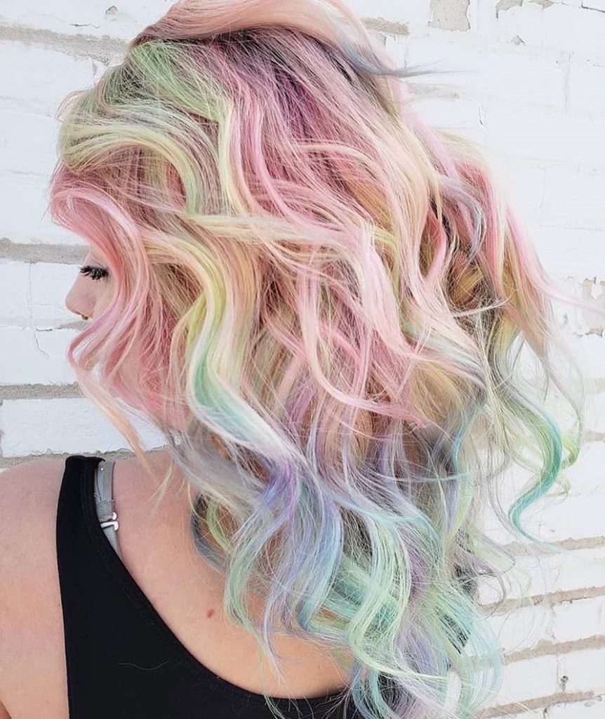 cheveux multicolores pastel