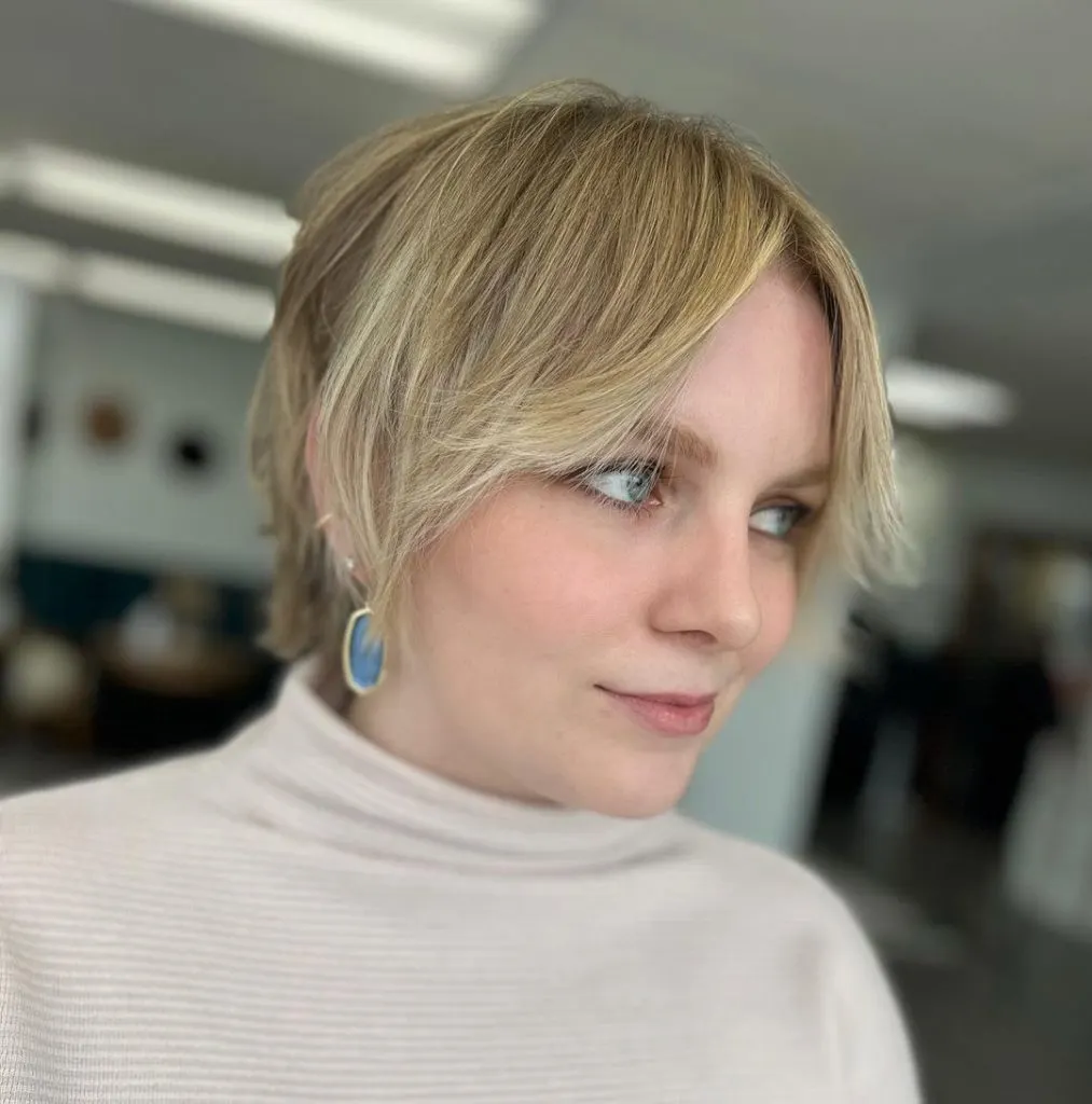 pixie bob haircut with babylights and root tap