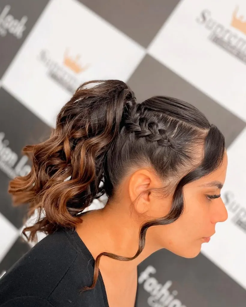 ponytail with strands in front