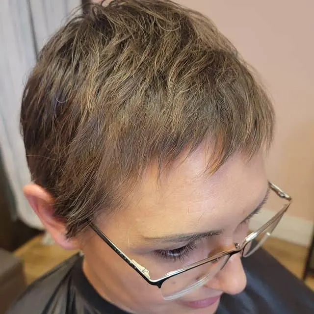 very short pixie haircut for frizzy hair