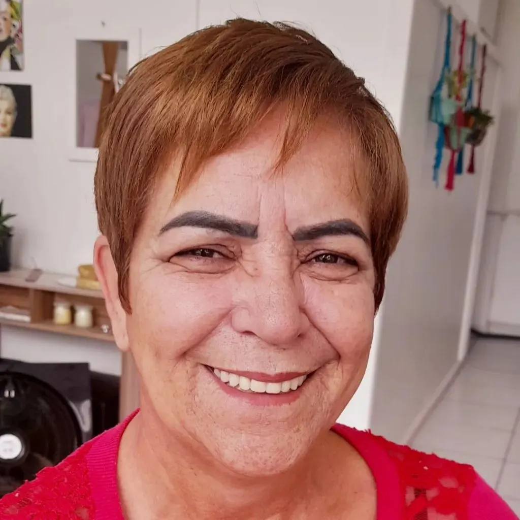 corte de cabelo pixie muito curto para mulheres com mais de 60 anos