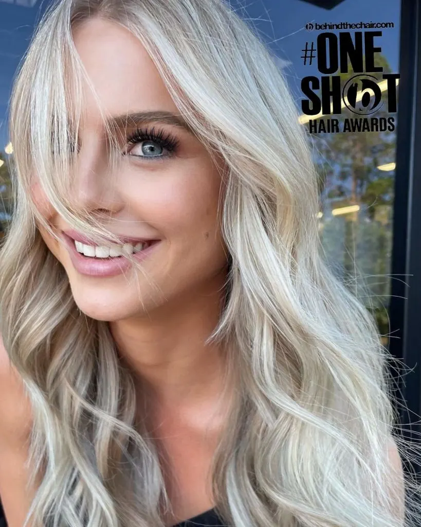 lived-in platinum blonde beachy waves