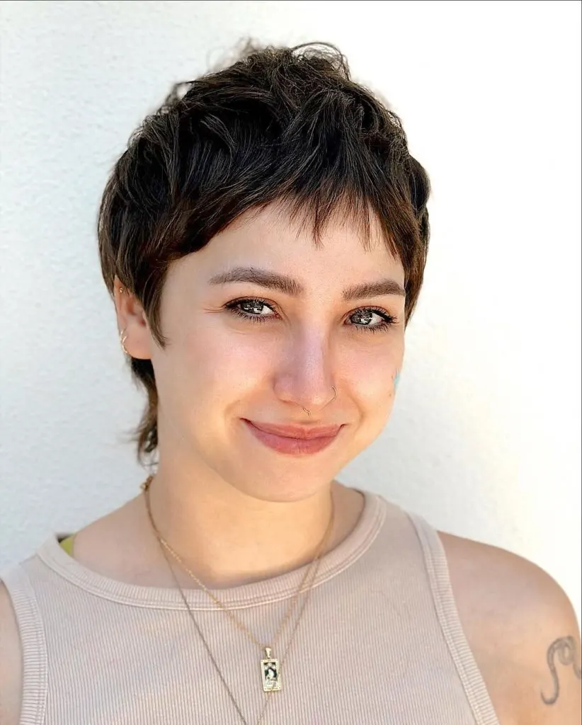 pixie cut with bangs for round face
