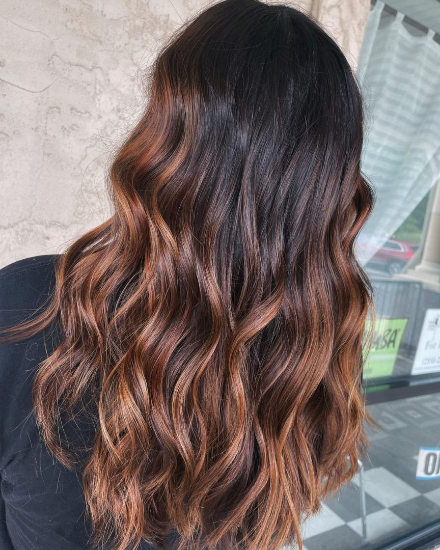 45 ideas para el pelo castaño perfectas para el otoño