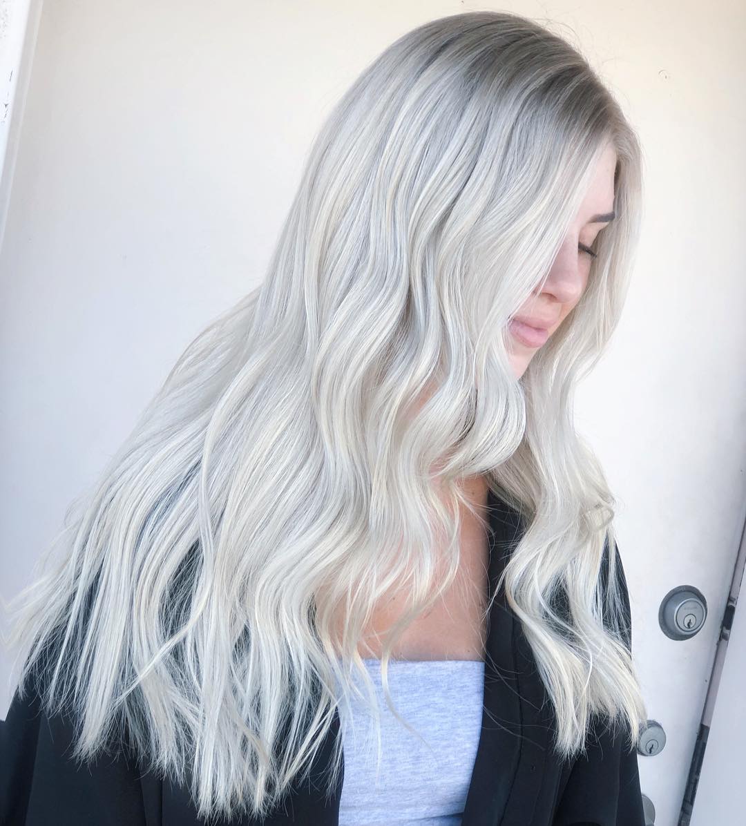 smudge icy blonde shadow root