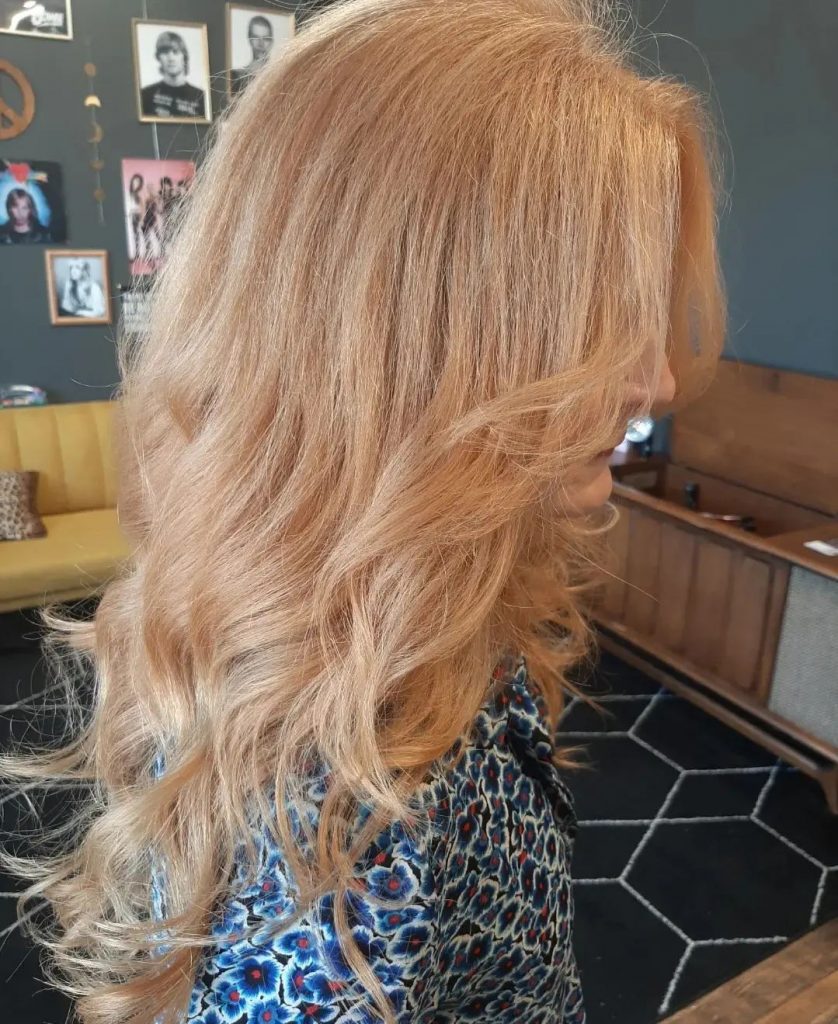 cheveux blond fraise clair