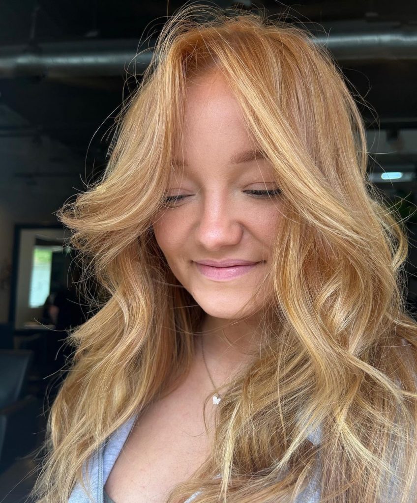 aardbeiblonde highlights op blond haar