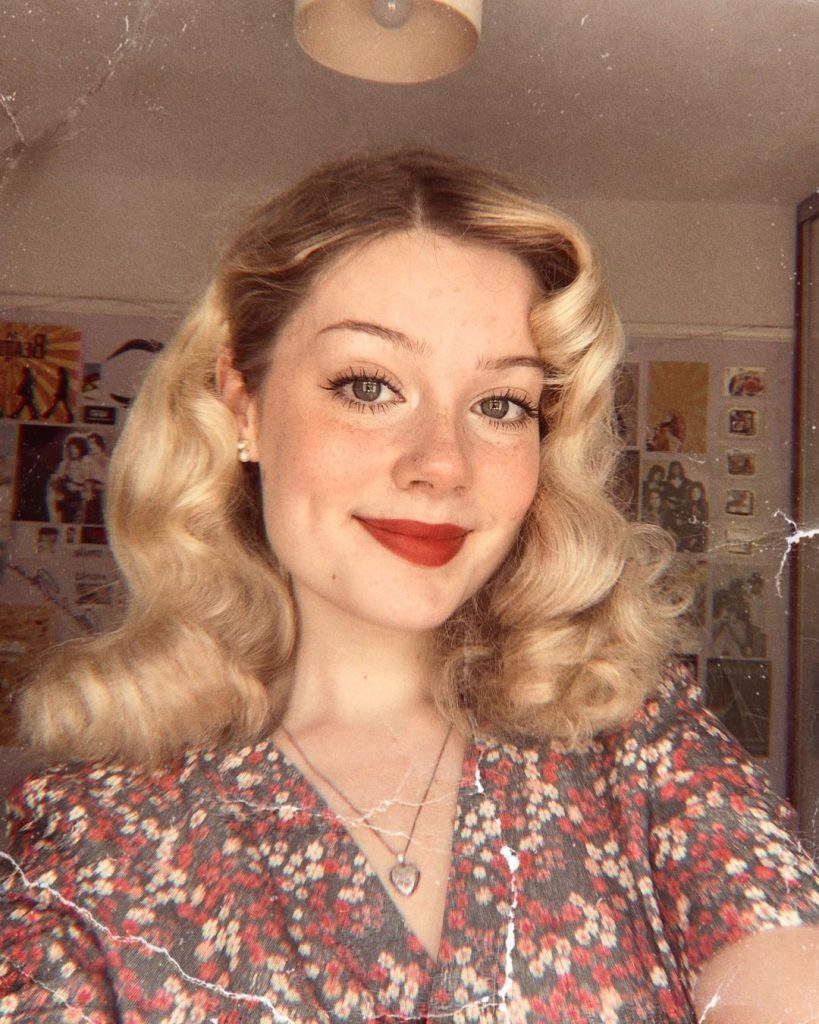 1940s Curled Mid-Length Hairstyle 