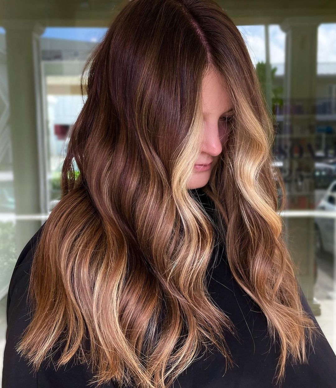 brunette balayage with blonde money pieces