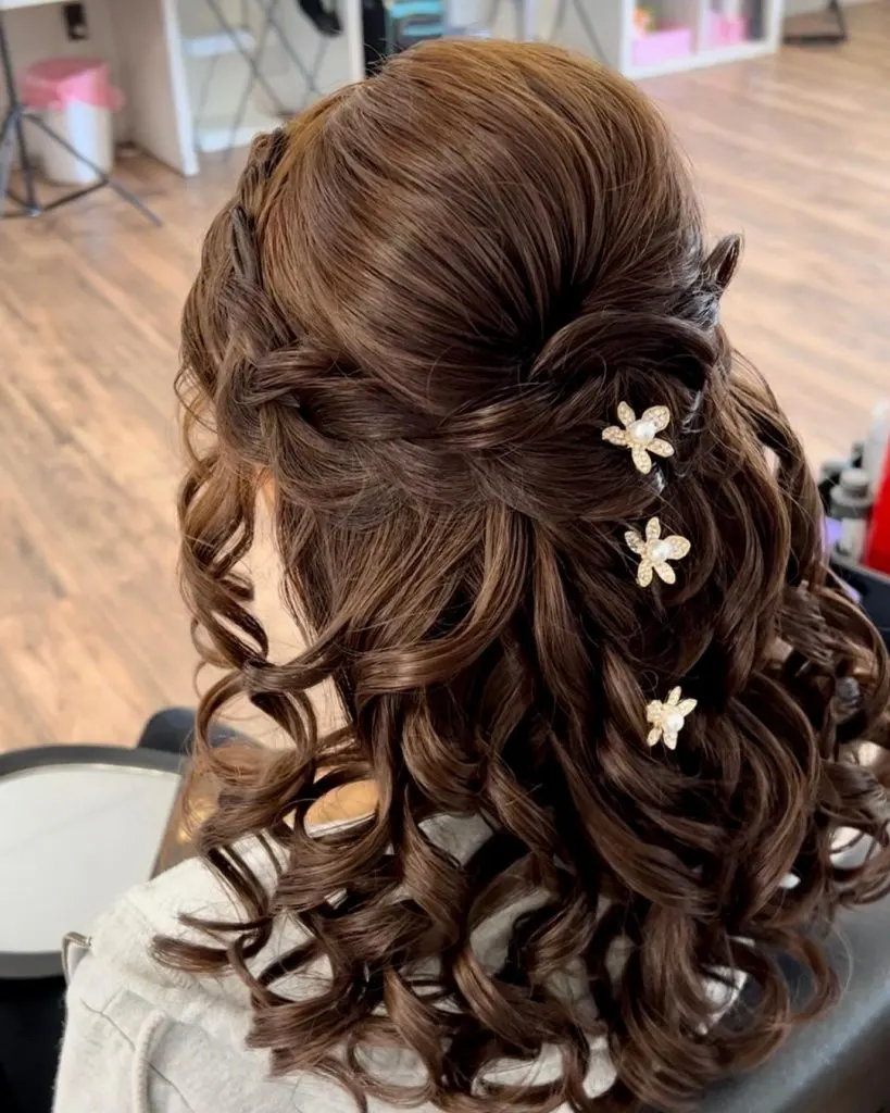 Homecoming Hairstyle For Curled Medium Hair 