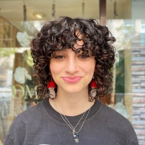 40 Stylish And Effortless Curly Hair With Bangs Hairstyles