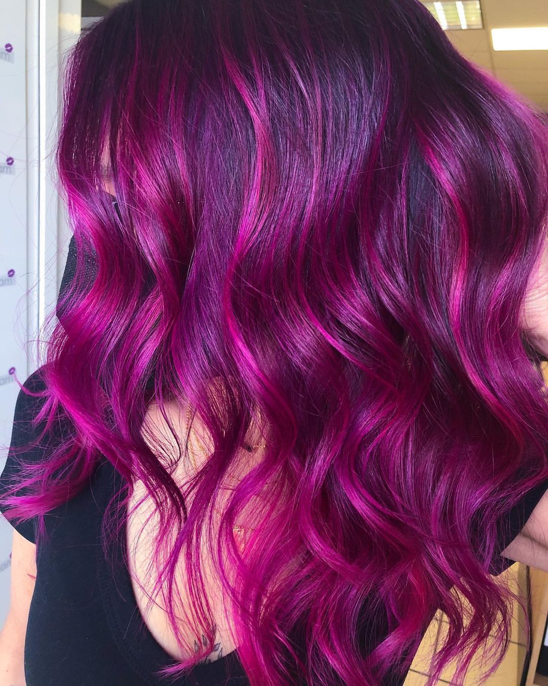 magenta highlights op paars haar