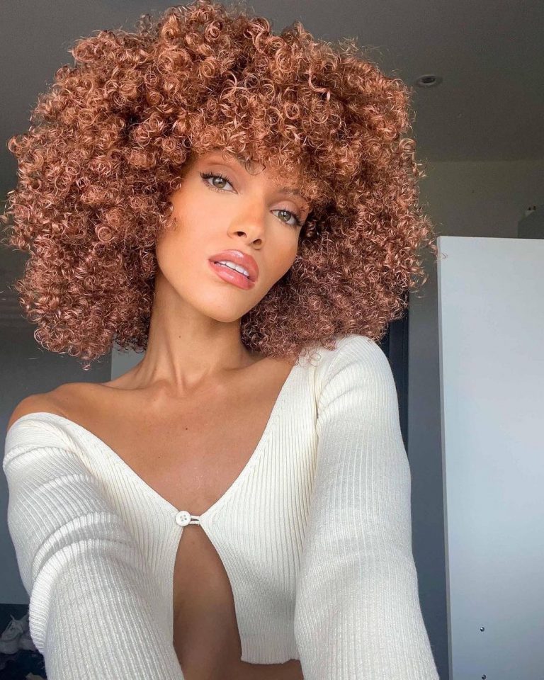 25 Medium-Length Curly Hair Trends Dominating 2025