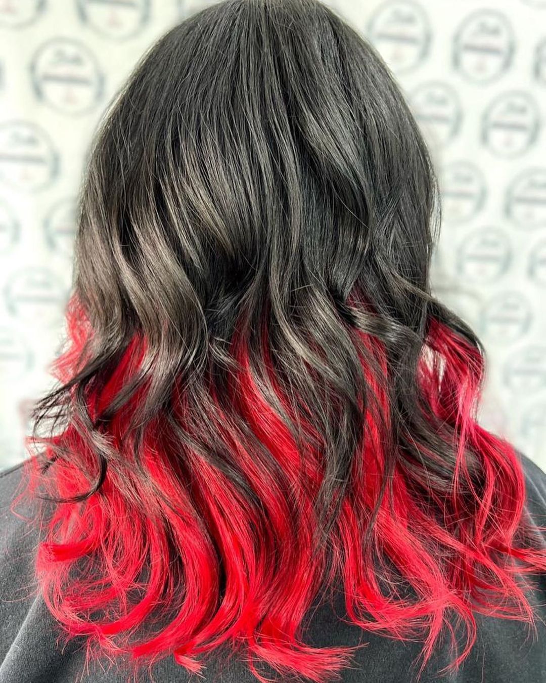 cabelo ombre vermelho e preto