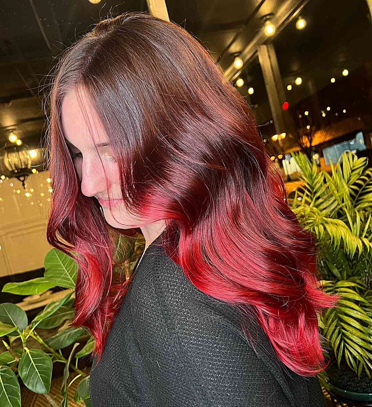 Balayage vermelho em cabelo castanho claro