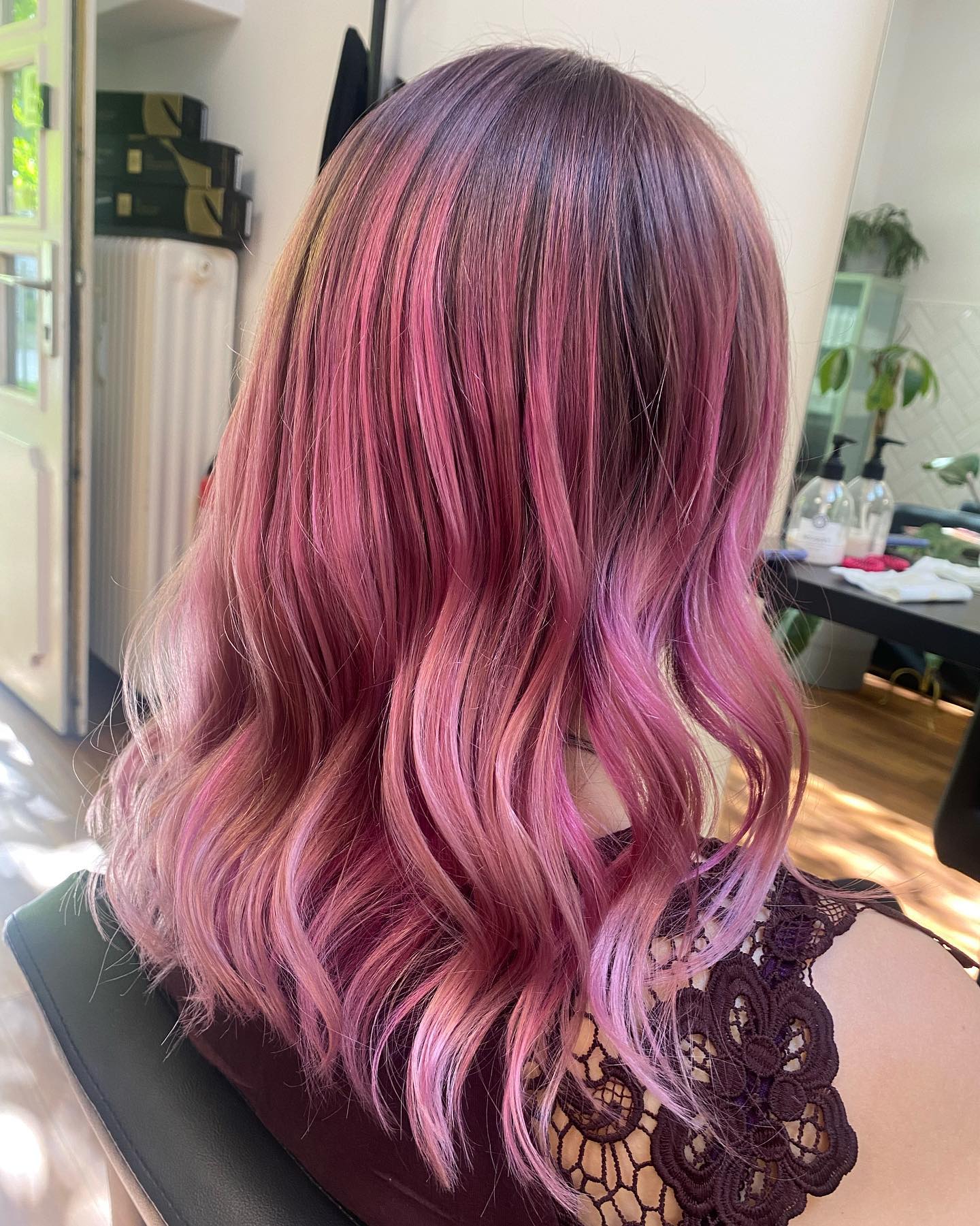 cabello rosa magenta