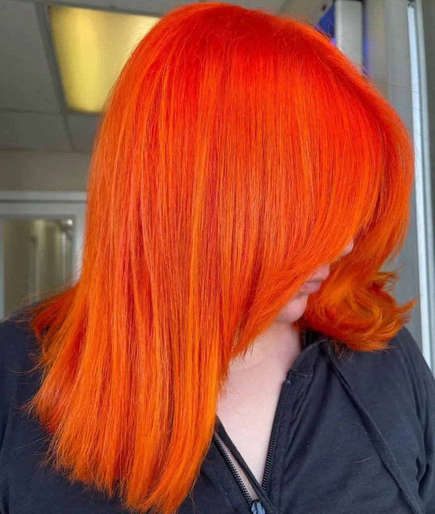 Couleur de cheveux rouge-orange solide