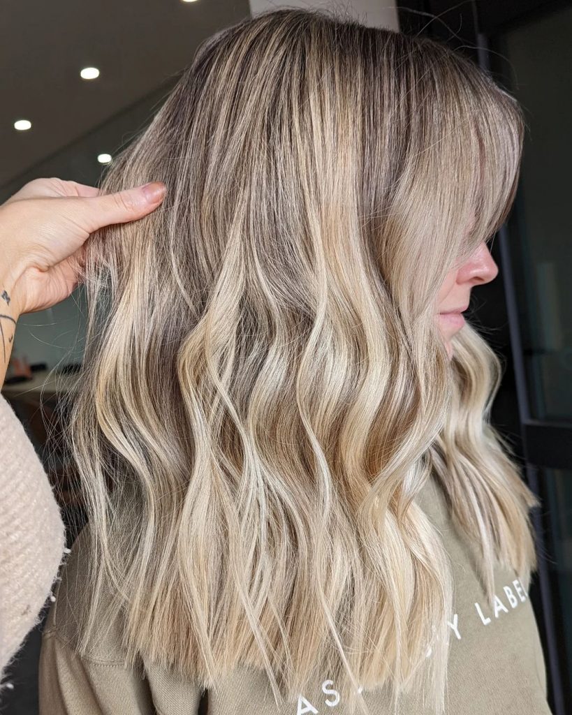 Beachy Blonde Tones And Waves 
