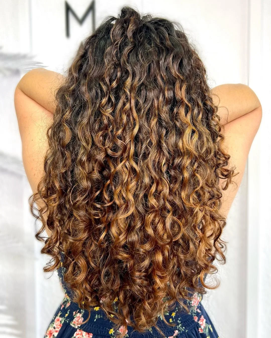U-shaped honey gold long curly hair
