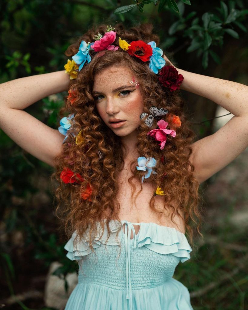 3B curly hair with flowers