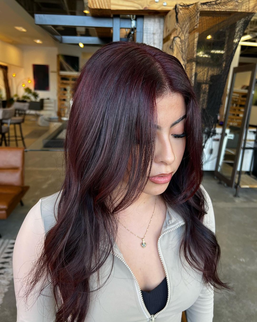 cabelo vermelho cereja escuro