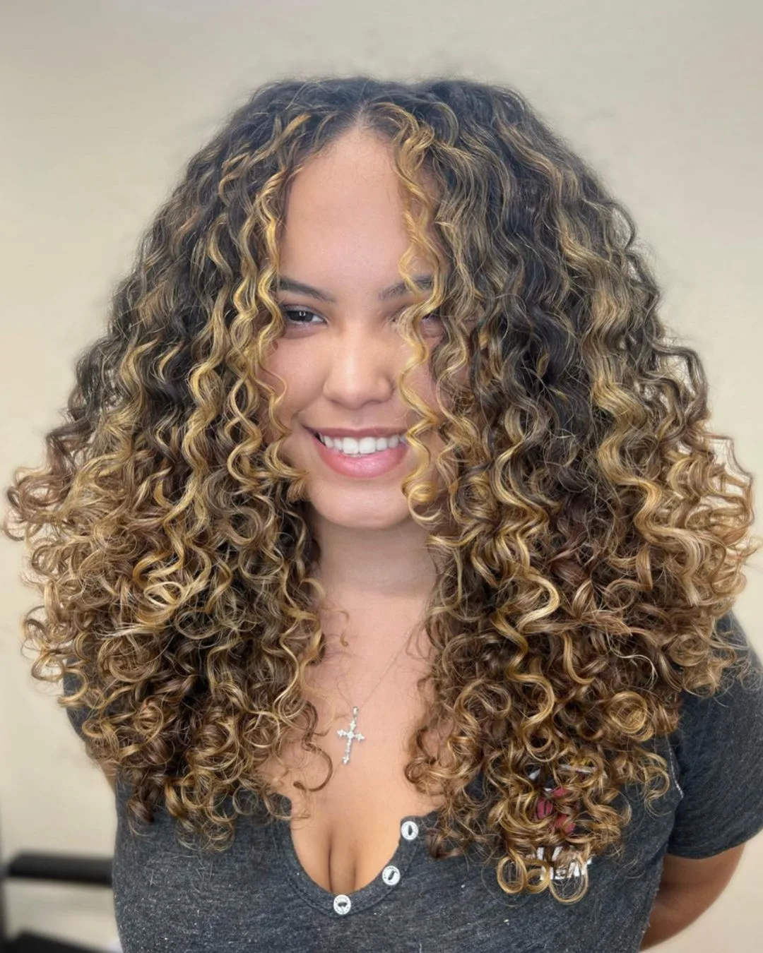 rezo cut balayage with face-framing highlights