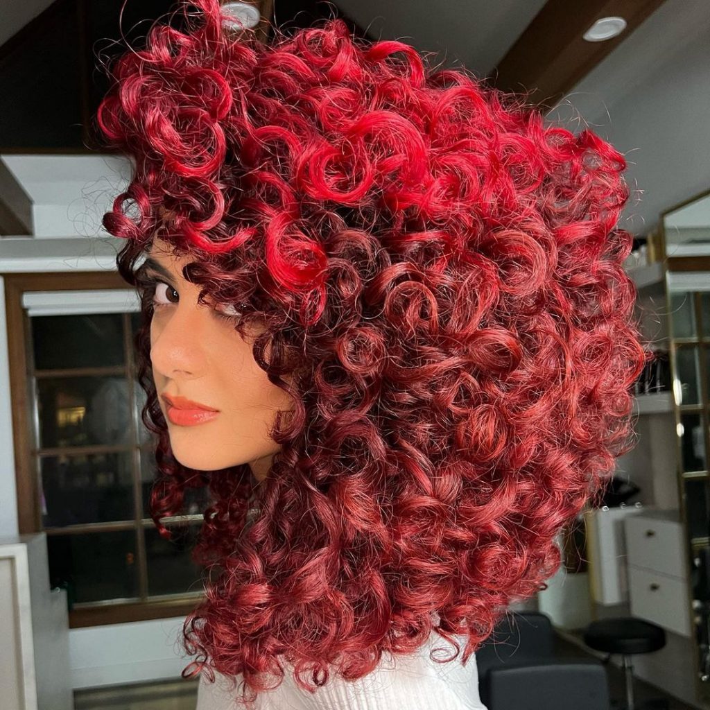 penteado vermelho com color blocking multidimensional