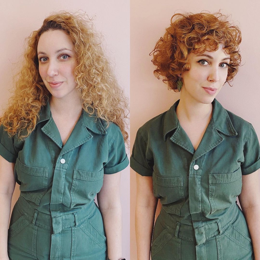 uma mulher com um cabelo curto e encaracolado antes e depois da fotografia