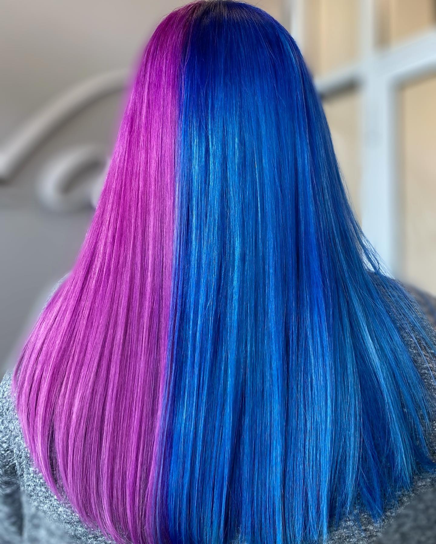 pelo rosa y azul géminis