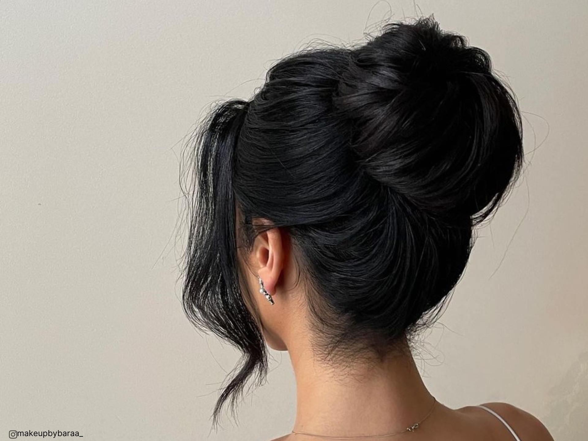 25 estilos de coques de cabelo preto que são demasiado bonitos para passar