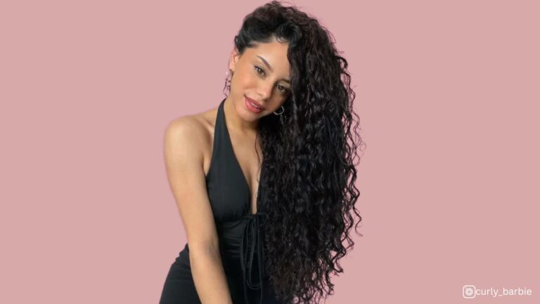 cheveux longs et bouclés