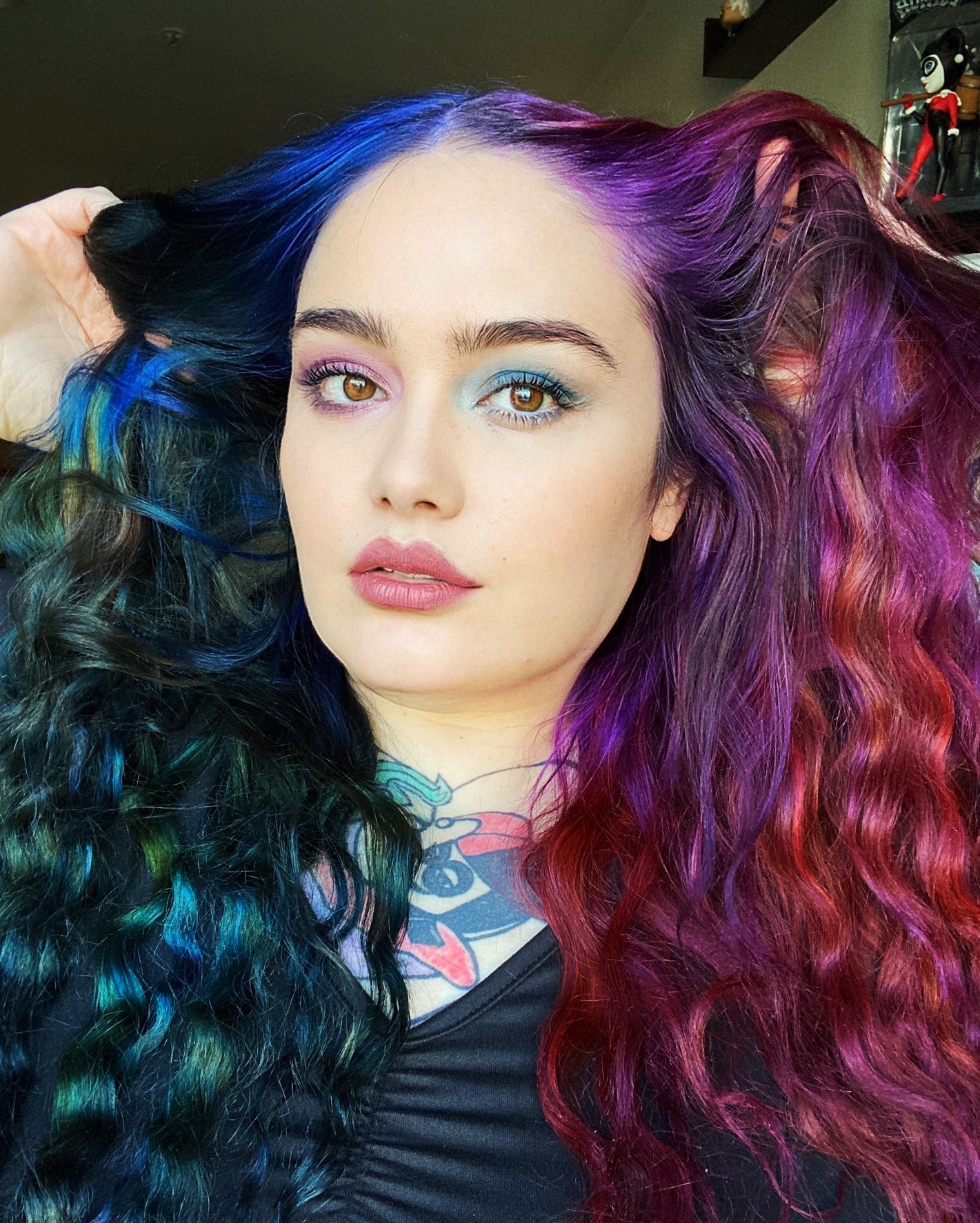 capelli gemelli magenta e oltremare