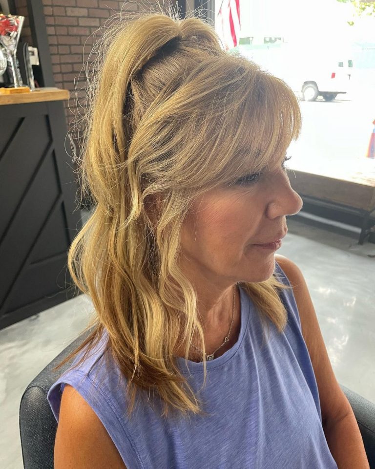 Half Up Ponytail Bunette: Stylish Updo for Effortless Elegance
