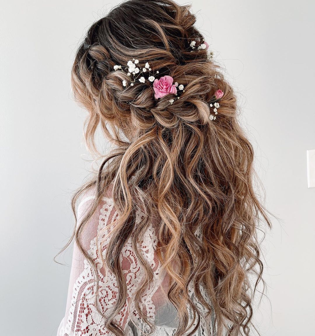 peinado de novia semirecogido semirecogido con flores
