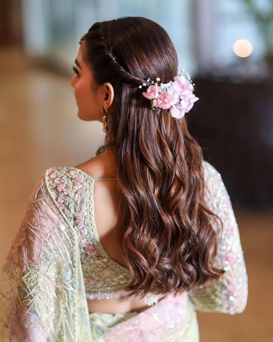 peinado de novia semirecogido semirecogido con flores