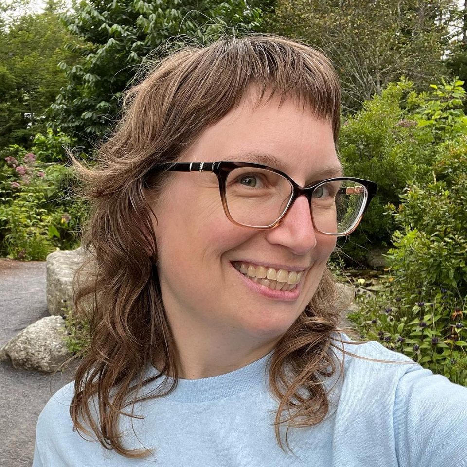 aging-in-style-22-medium-length-hairstyles-for-women-over-50