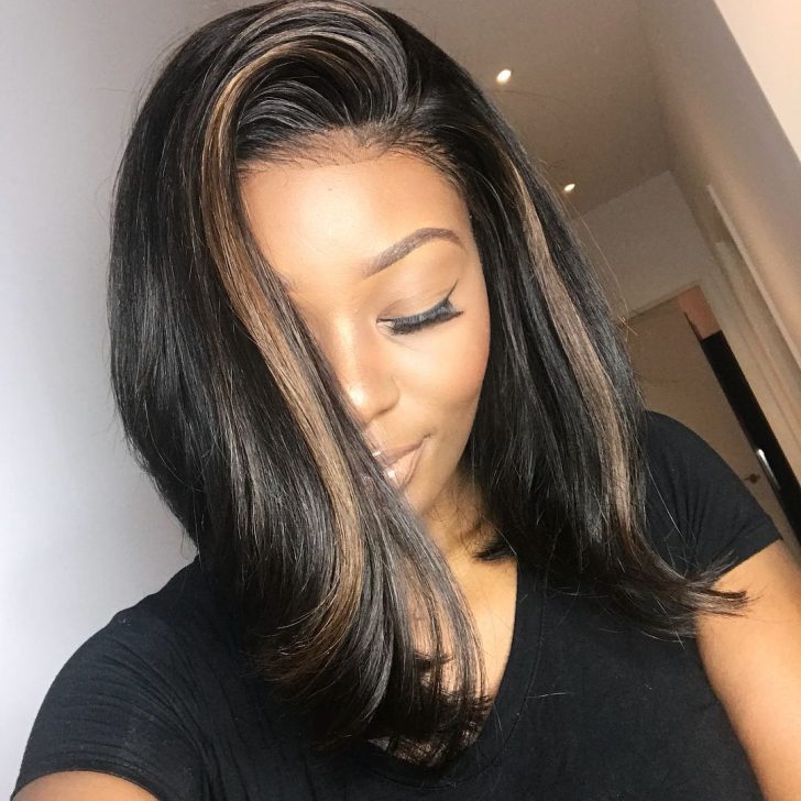 Ces 30 tendances en matière de cheveux noirs avec mèches appellent votre nom