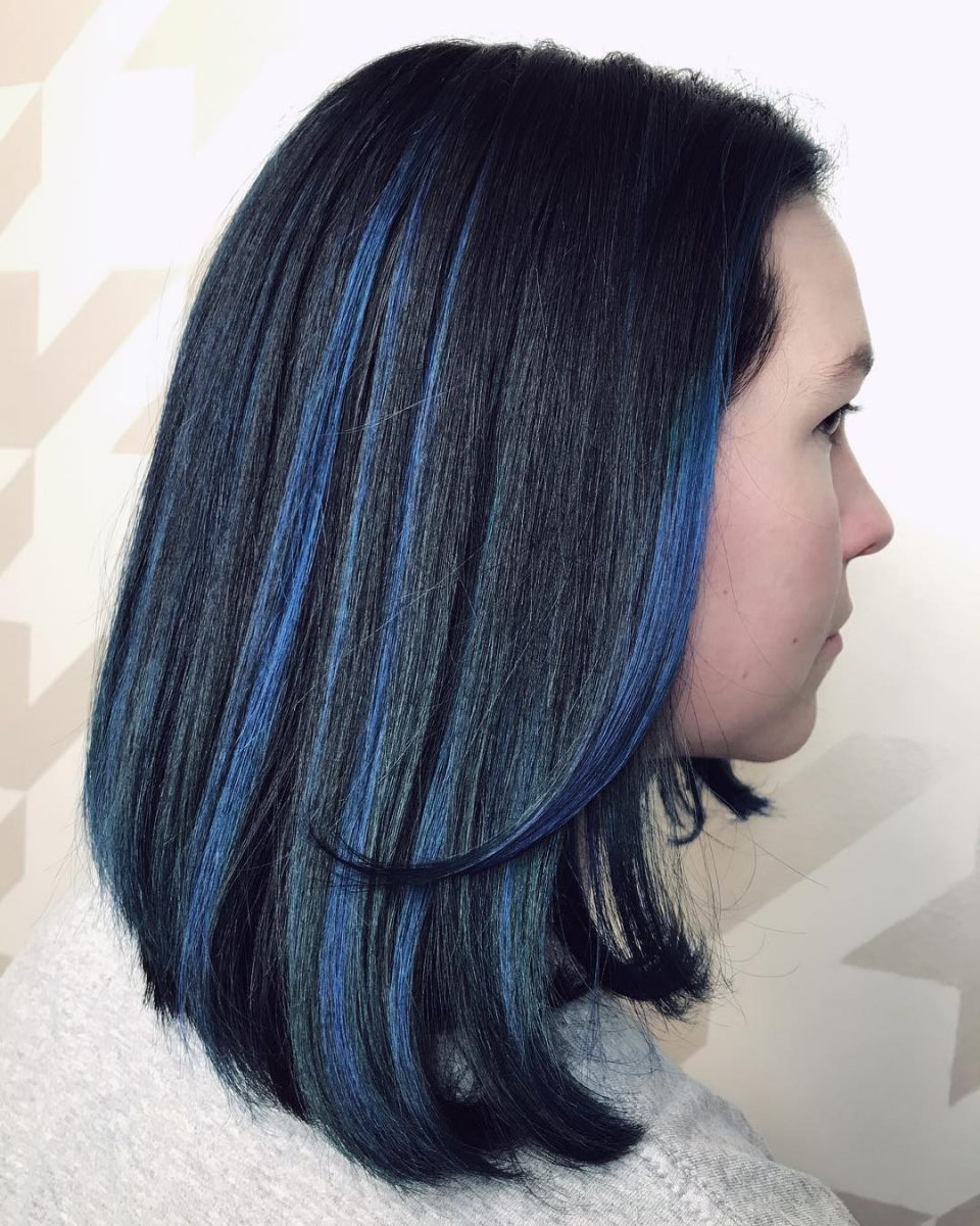 Ces 30 tendances en matière de cheveux noirs avec mèches appellent votre nom