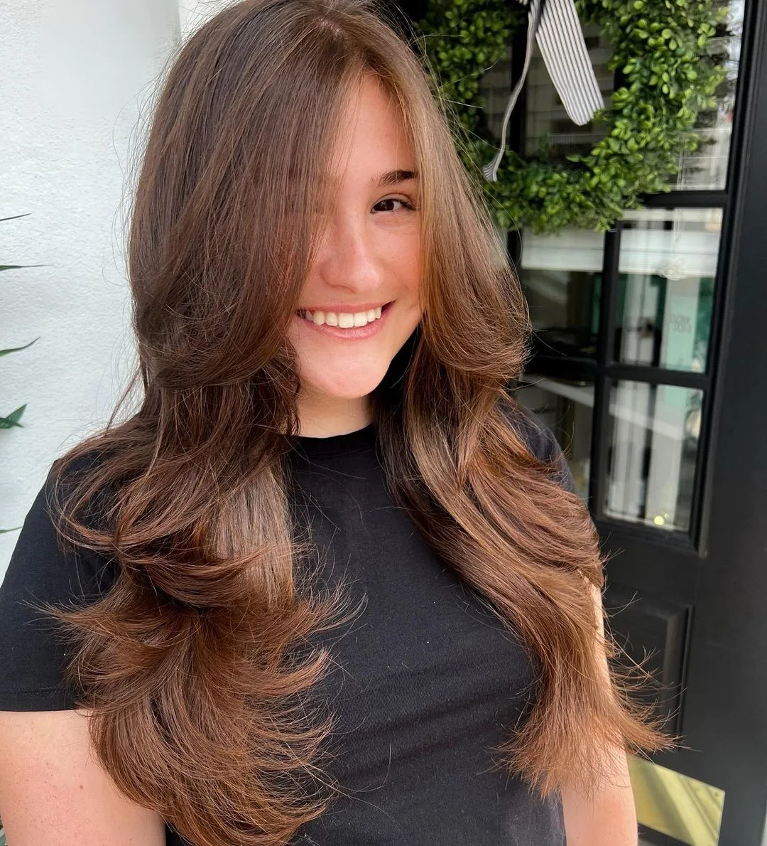 chique lagen op groot springerig haar