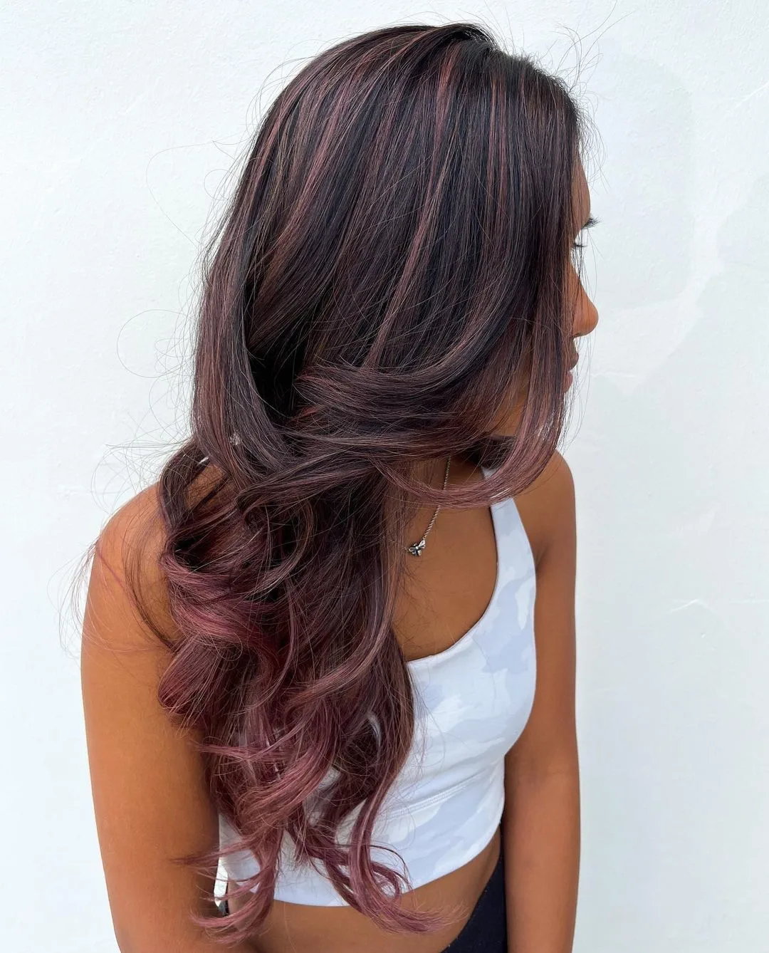 madeixas rosa douradas em cabelo preto