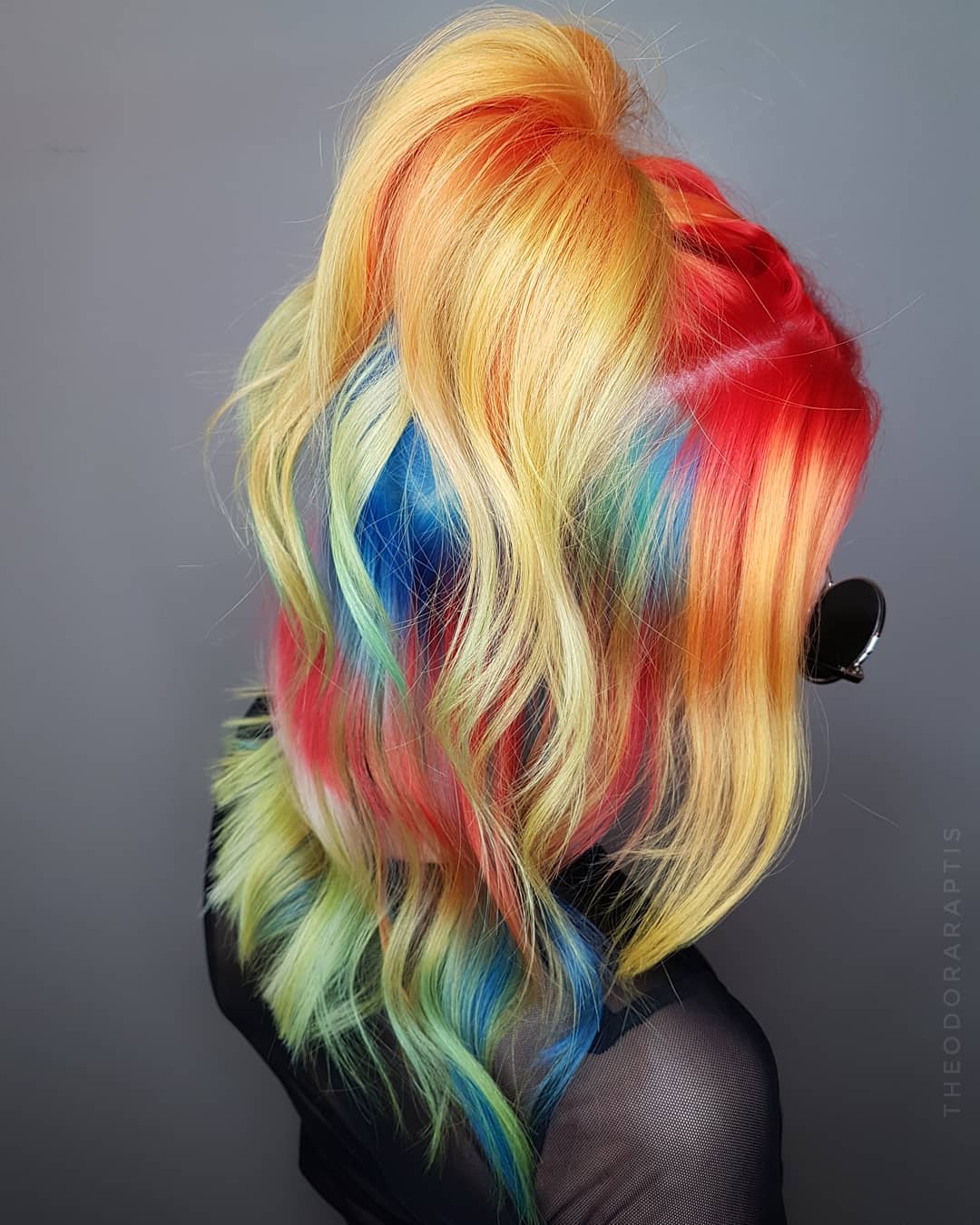 penteado funky multi-colorido
