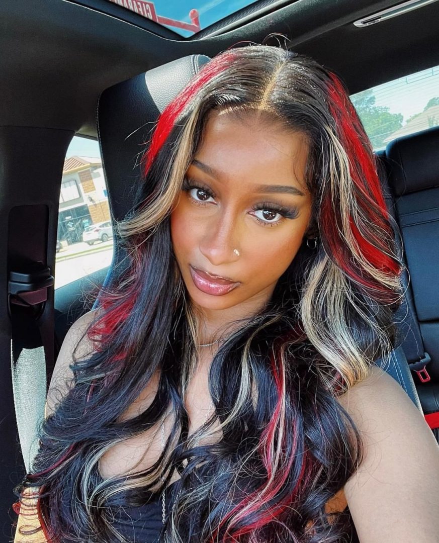 Ces 30 tendances en matière de cheveux noirs avec mèches appellent votre nom
