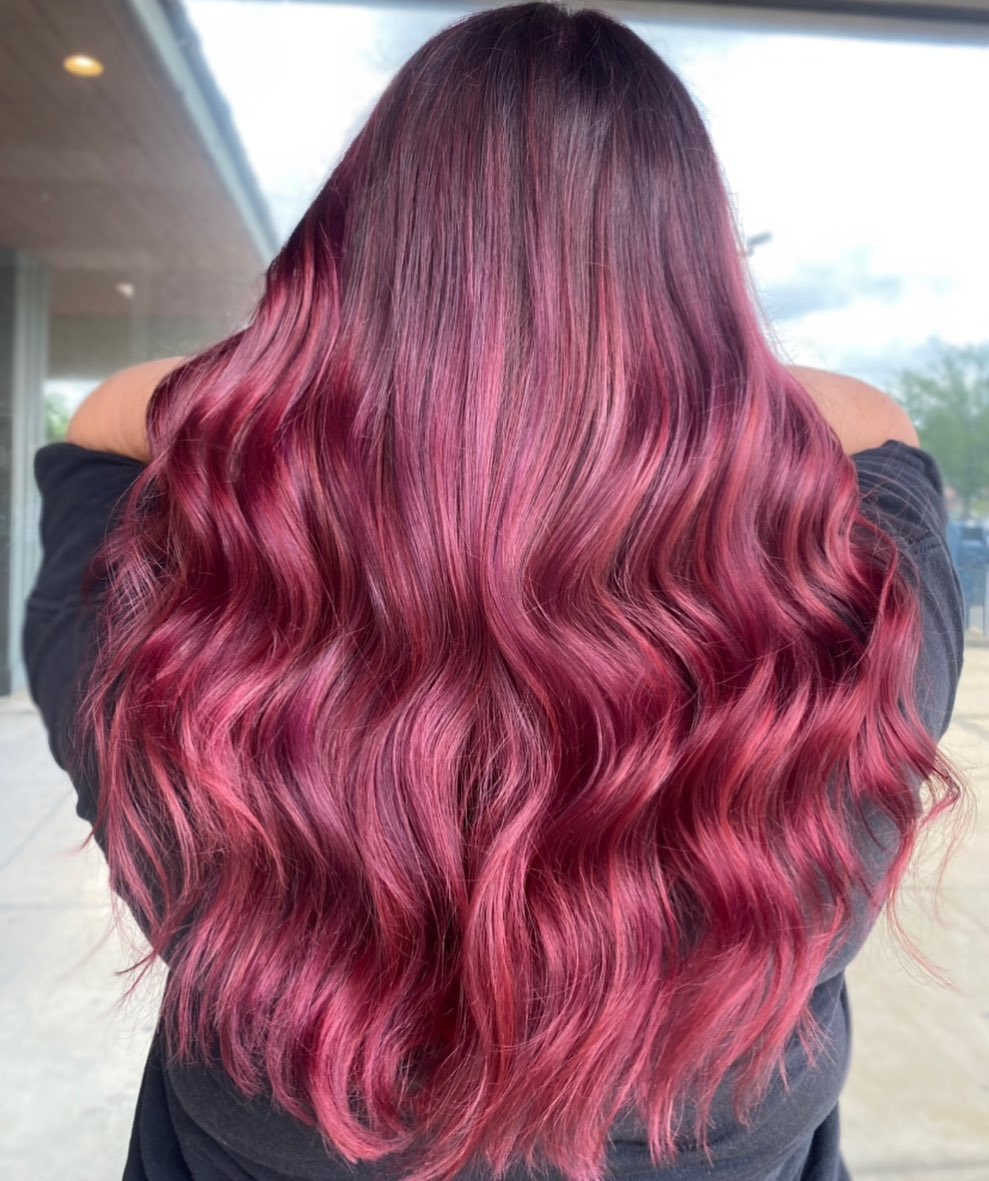 color de pelo rojo púrpura baya