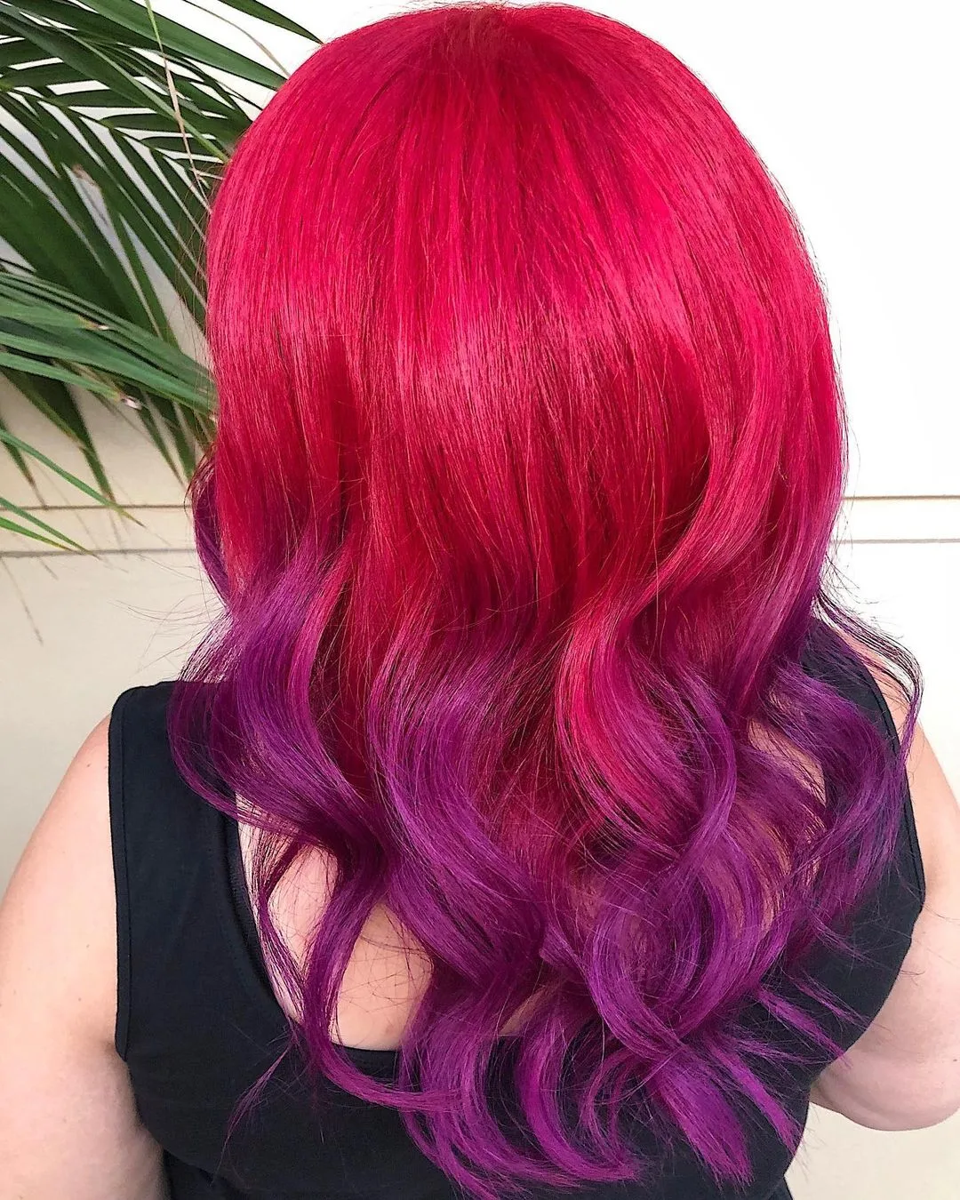 ombre rojo púrpura sobre pelo rosa