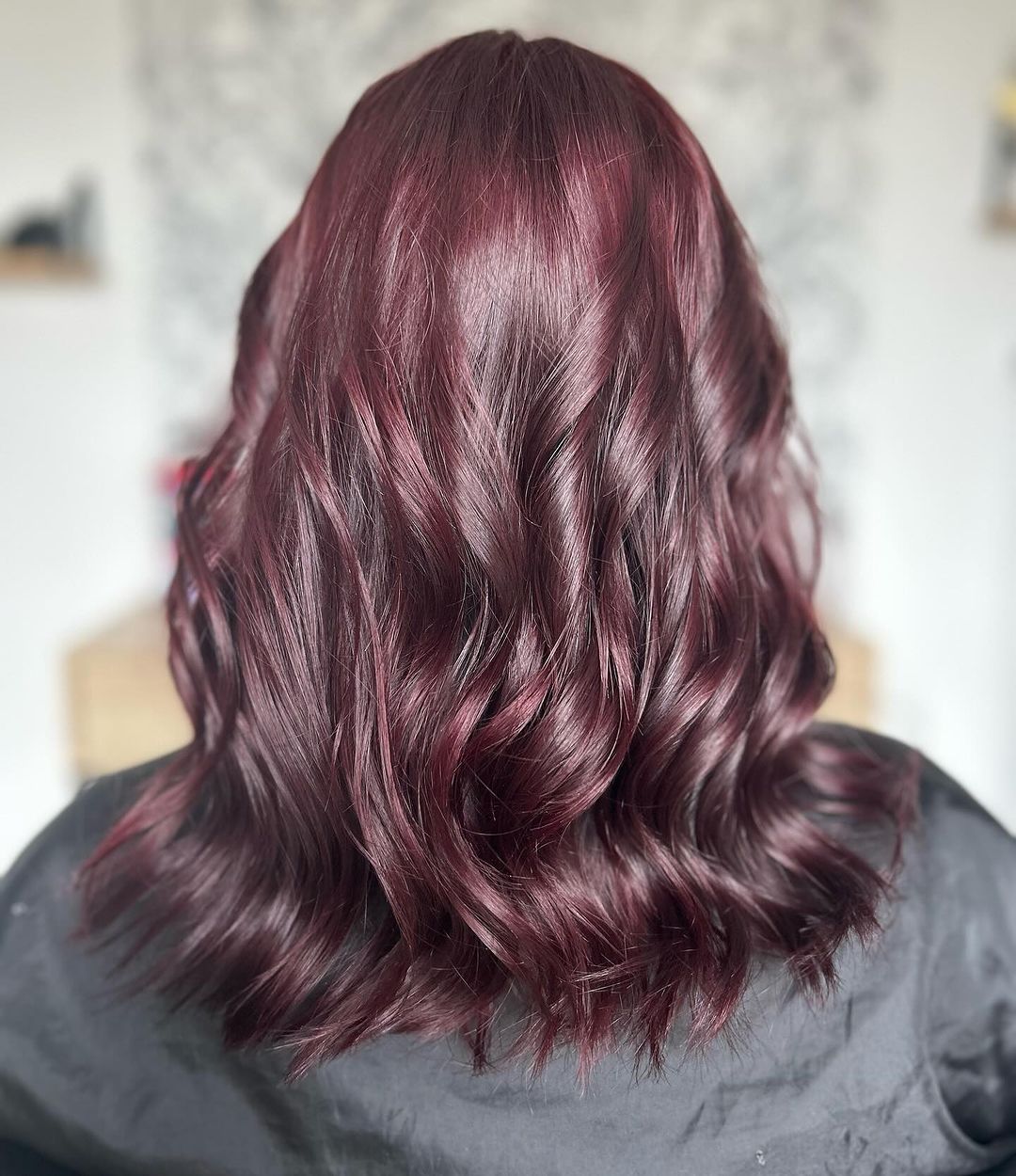 vin rouge cheveux violets